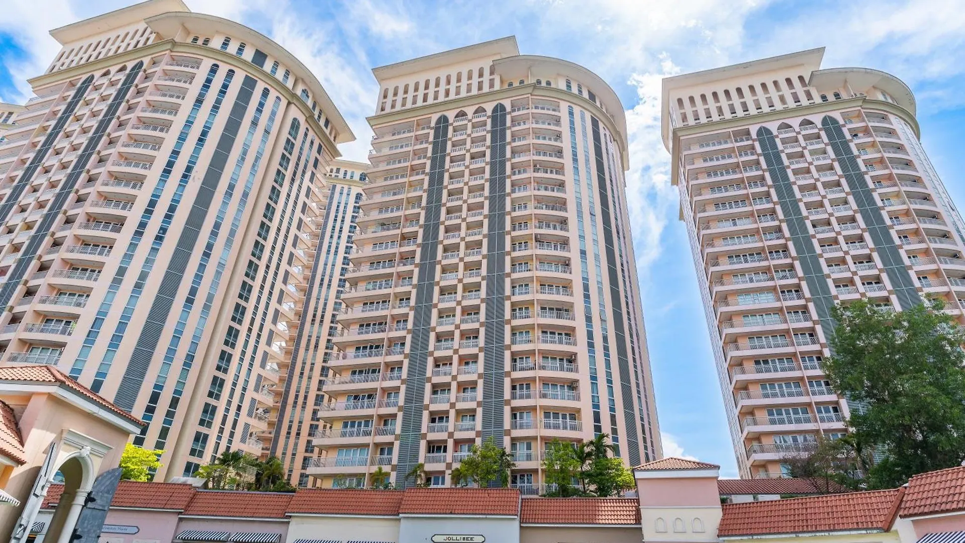 Tropicalia Family Suite Manila 0*,  Philippines