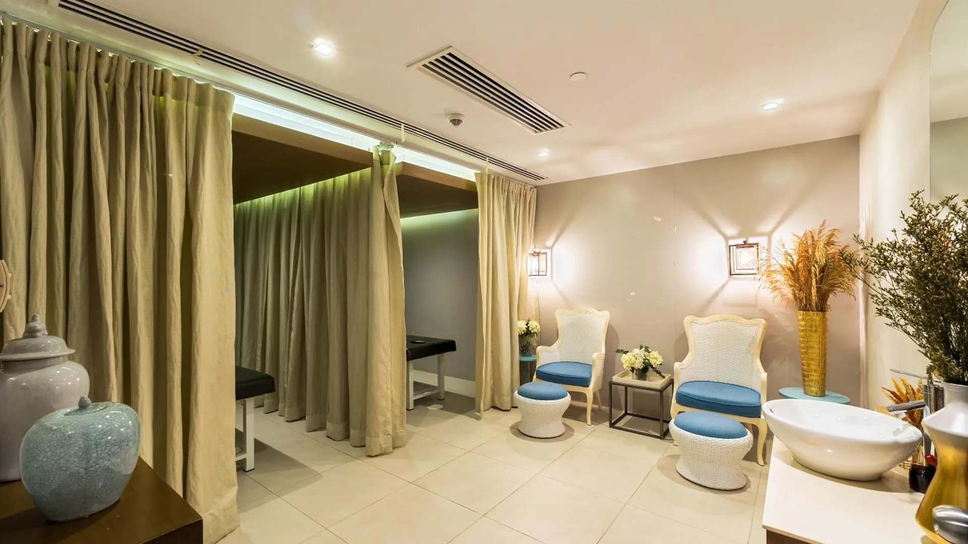 Tropicalia Family Suite Manila