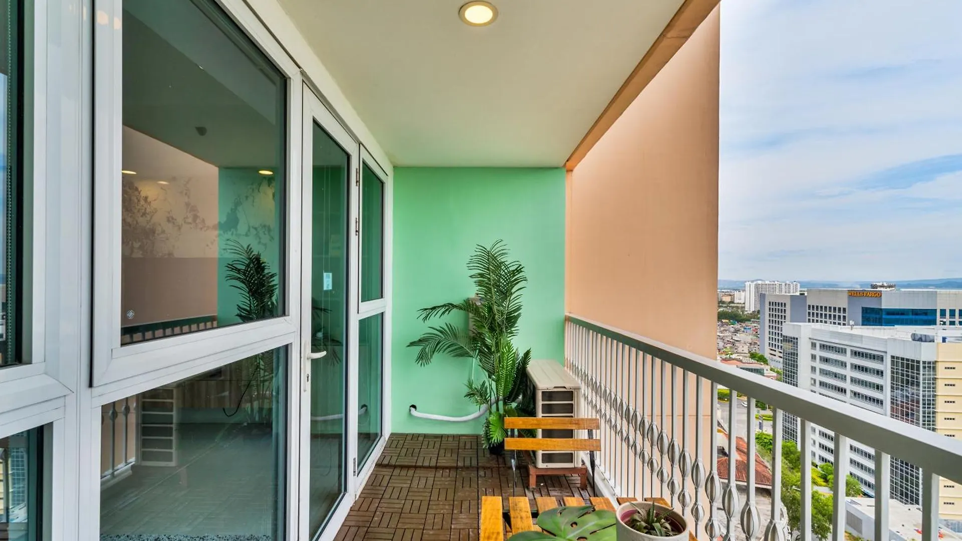 Tropicalia Family Suite Manila Apartment