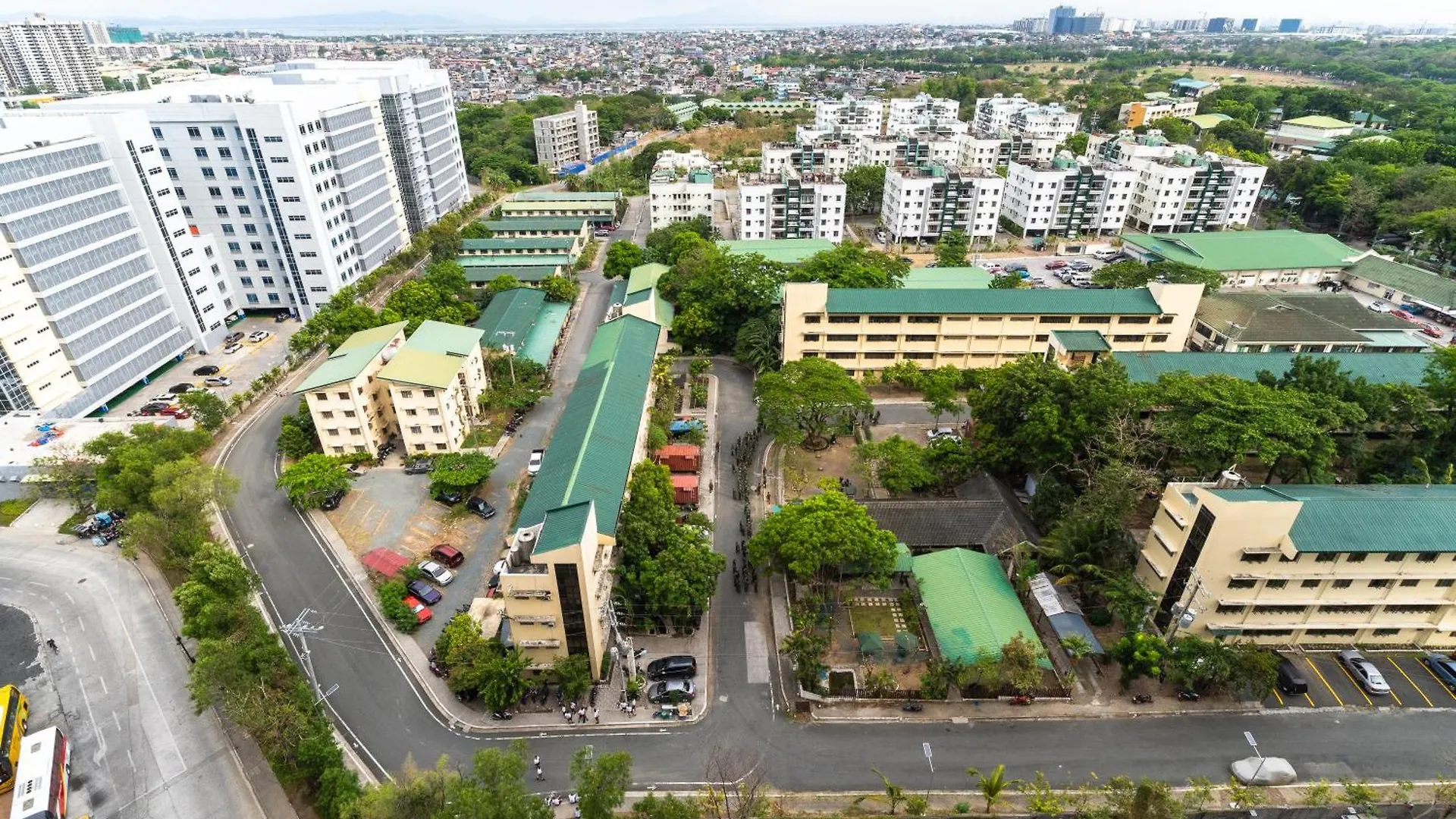 Tropicalia Family Suite Manila Apartment